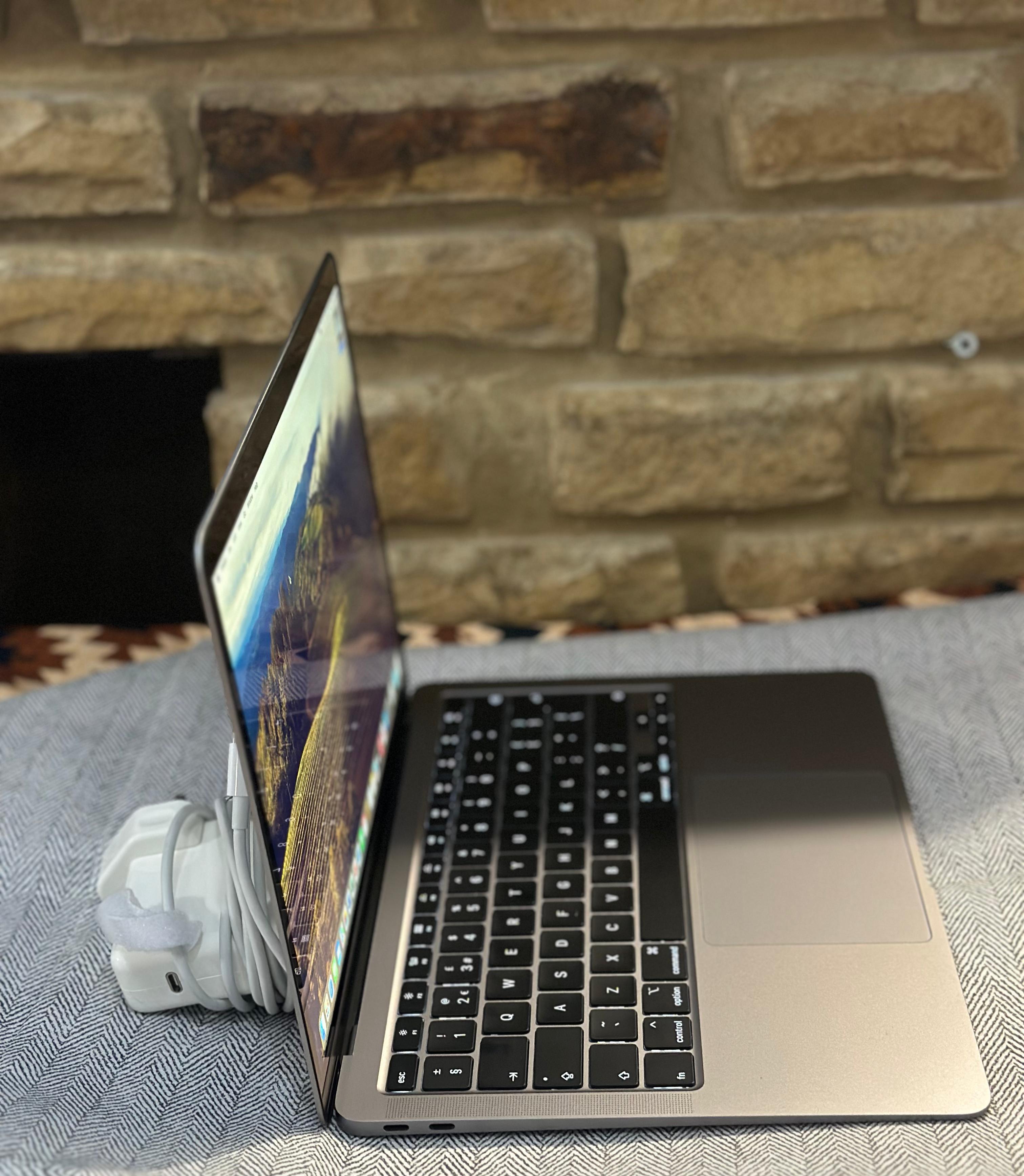 MacBook Pro M2